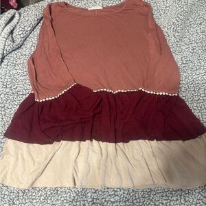 Three-Tone Ruffle Hem Top in Dusty Rose, Wine & Beige